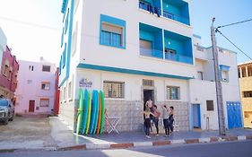Kaza Wave Surf Camp